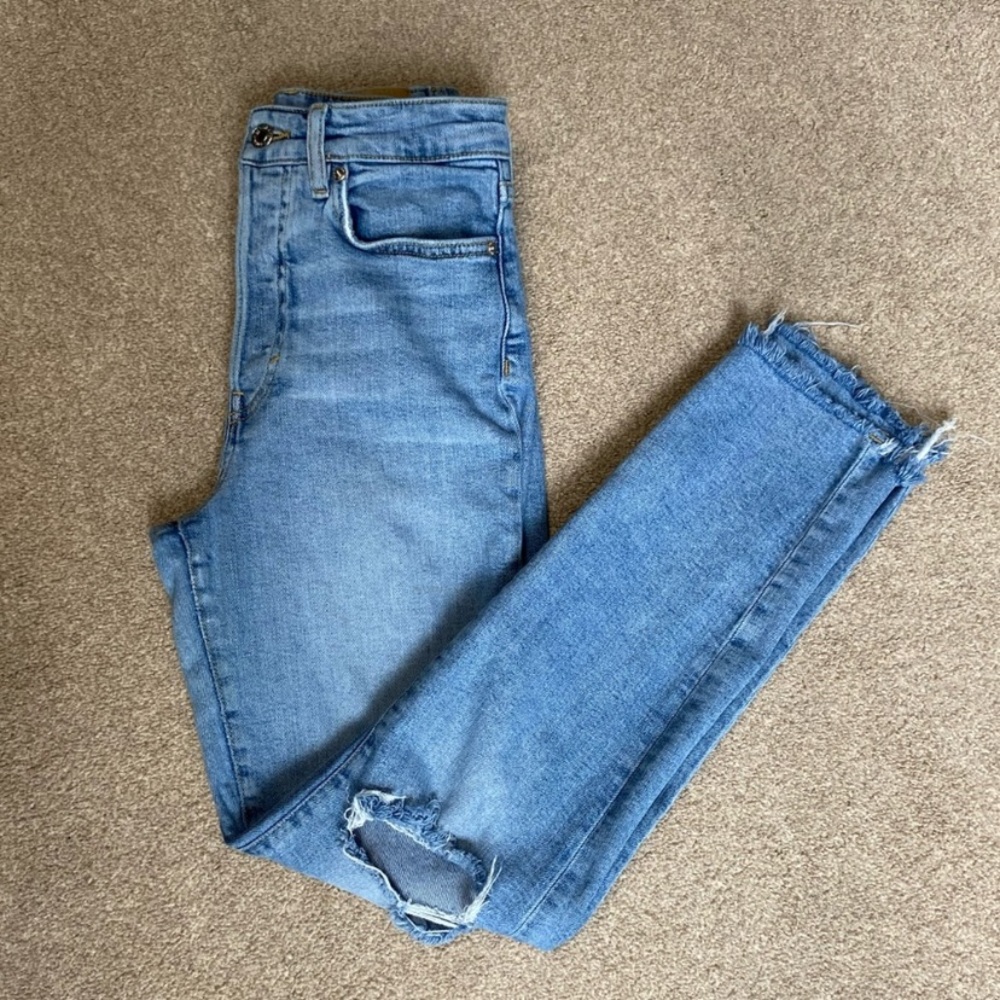 H&M Light Wash Distressed Mom Jeans Size 2